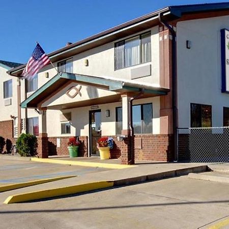 Cassville Four Seasons Inn & Suites Bagian luar foto