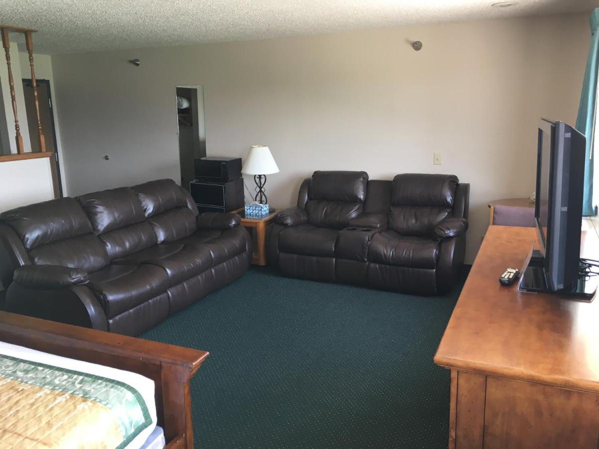 Cassville Four Seasons Inn & Suites Bagian luar foto
