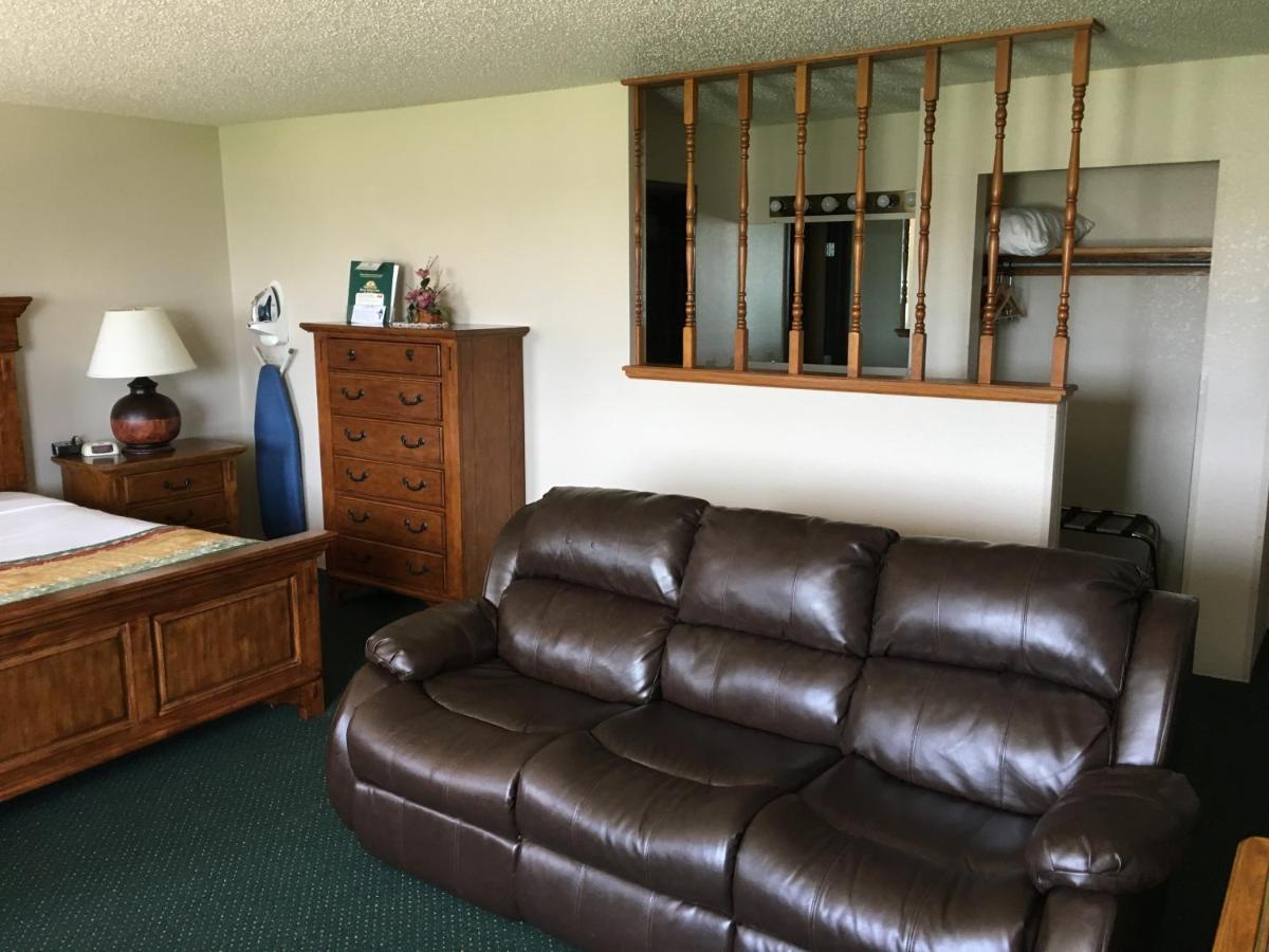 Cassville Four Seasons Inn & Suites Bagian luar foto
